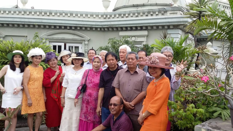Contoh Pakaian Museum
